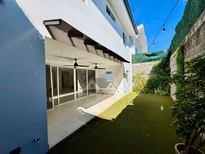 Casa contemporánea de 3 niveles en Santa Ana | Venta o alquiler - Imagen 15