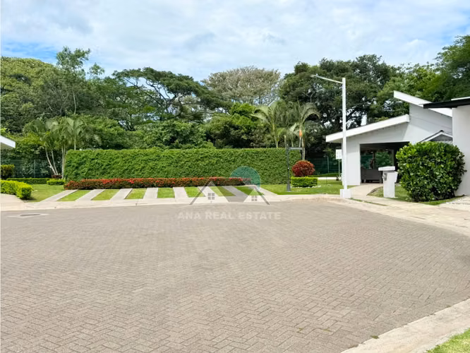 Casa contemporánea de 3 niveles en Santa Ana | Venta o alquiler - Imagen 14
