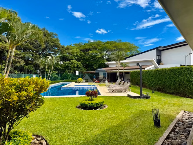 Casa contemporánea de 3 niveles en Santa Ana | Venta o alquiler - Imagen 19