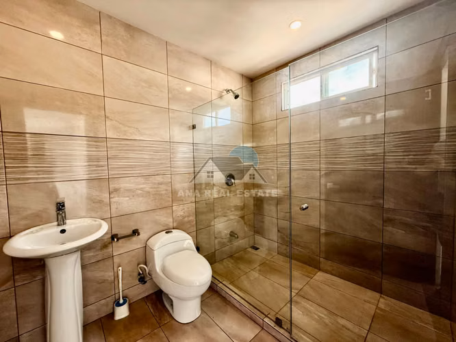 Casa contemporánea de 3 niveles en Santa Ana | Venta o alquiler - Imagen 13