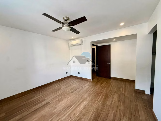 Casa contemporánea de 3 niveles en Santa Ana | Venta o alquiler - Imagen 6