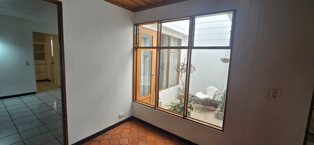 Alquiler de amplia casa en La Guaria de Moravia - Imagen 11