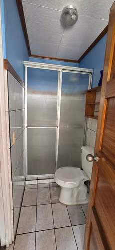 Alquiler de amplia casa en La Guaria de Moravia - Imagen 18