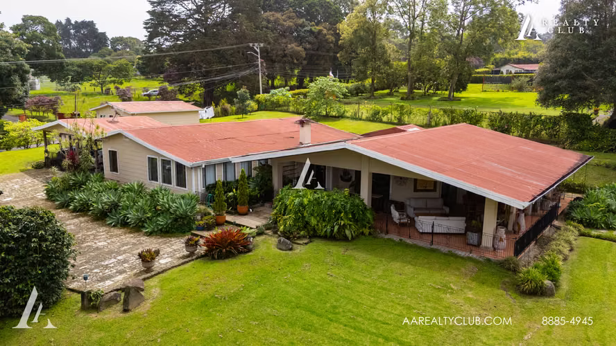 Casa Excepcional | Una Hectárea de Naturaleza y Privacidad | Rancho Redondo