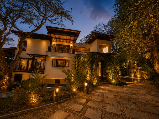 VENTA DE RESIDENCIA DE LUJO EN VILLA REAL*