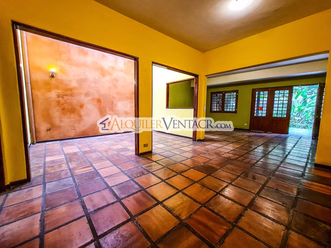 OPORTUNIDAD! PROPIEDAD DE 1.400 M2 CON 2 CASAS EN SAN RAFAEL ESCAZU X COUNTRY CLUB - Imagen 3