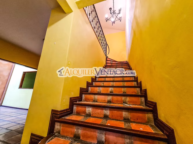 OPORTUNIDAD! PROPIEDAD DE 1.400 M2 CON 2 CASAS EN SAN RAFAEL ESCAZU X COUNTRY CLUB - Imagen 10