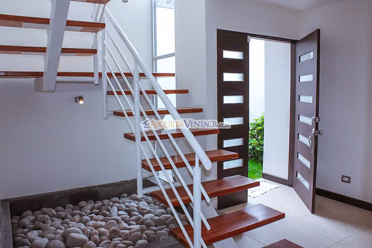 TREJOS MONTEALEGRE ESCAZU! PROPIEDAD CON 2 CASAS CONTEMPORANEAS - Imagen 2