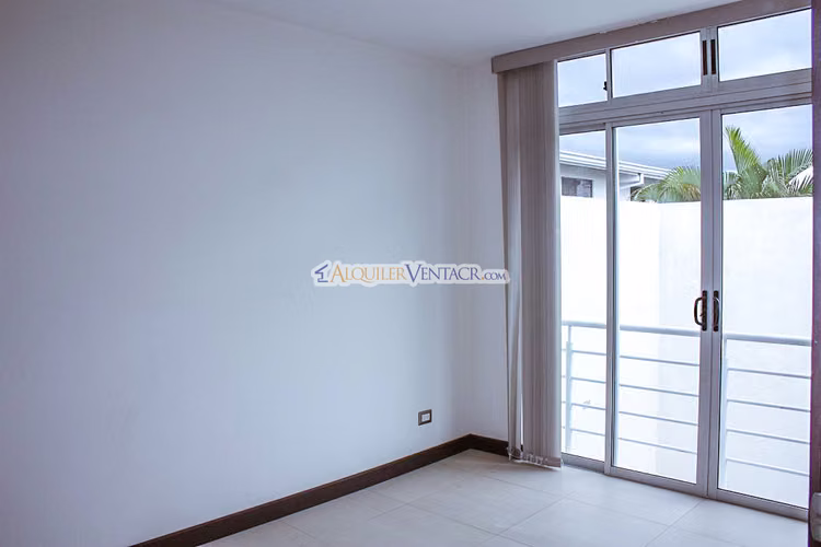 TREJOS MONTEALEGRE ESCAZU! PROPIEDAD CON 2 CASAS CONTEMPORANEAS - Imagen 7