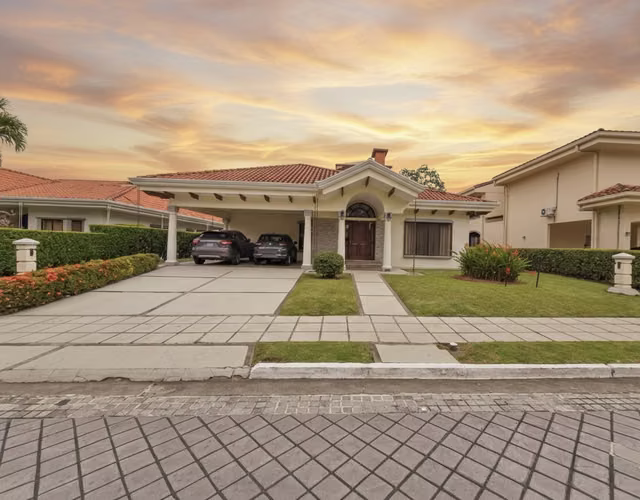 VALLE DEL SOL LINDORA SANTA ANA! CASA DE UN NIVEL CON 700 M2 DE LOTE - Imagen 17