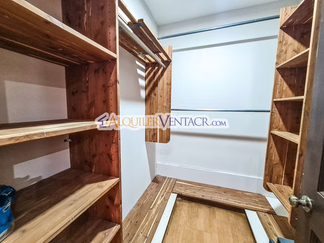 Casa de Un Nivel de 479 m2 con 984 m2 de lote en Jaboncillos Escazú - Imagen 4