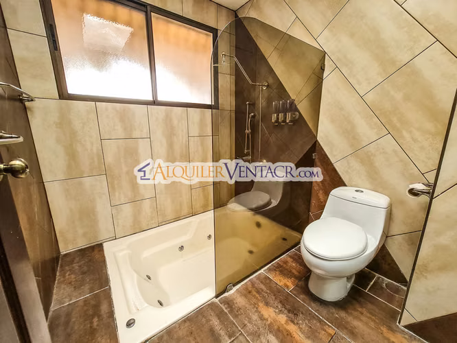 Casa de Un Nivel de 479 m2 con 984 m2 de lote en Jaboncillos Escazú - Imagen 11