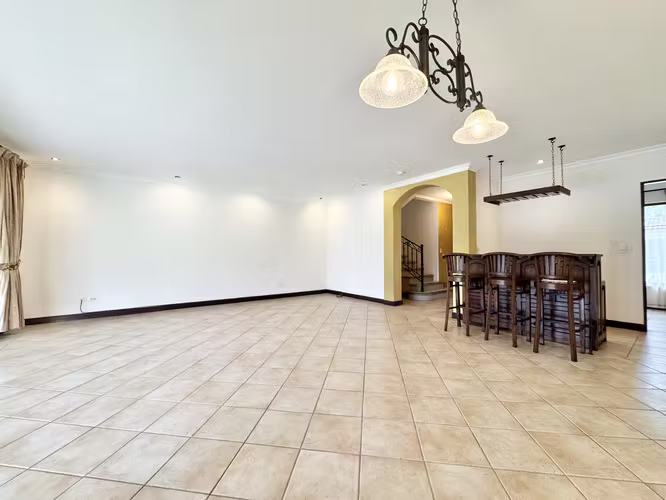 Hermosa casa en condominio de lujo - Imagen 10
