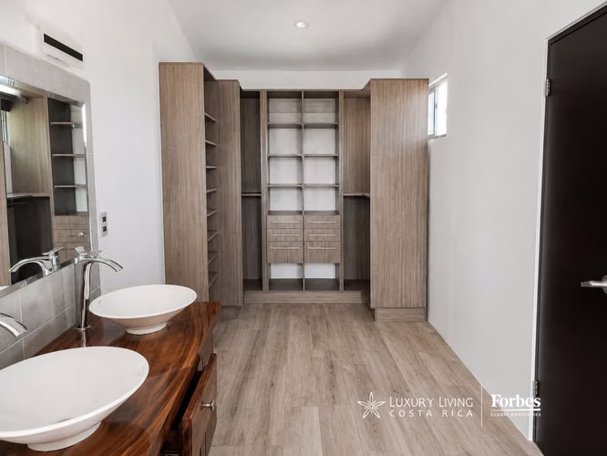 21510 - Villa Moderna de 3 Hab, Doble Altura, Jardín Amplio y Amenidades - Imagen 15