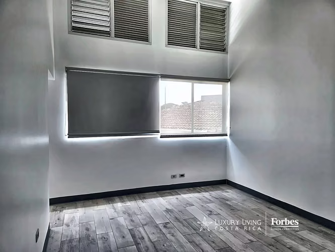 21510 - Villa Moderna de 3 Hab, Doble Altura, Jardín Amplio y Amenidades - Imagen 14