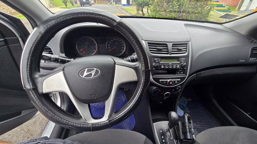 Carro en excelente estado con bajo kilometraje - Imagen 5