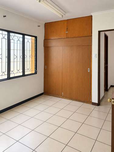 Oportunidad de inversión en Heredia Centro: casa, local comercial y apartamento