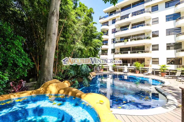Apartamento de 219 m2 de 3 habit. + oficina y vista en San Rafael Escazú