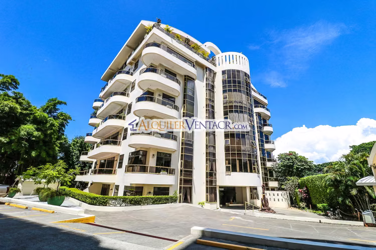 Apartamento de 219 m2 de 3 habit. + oficina y vista en San Rafael Escazú