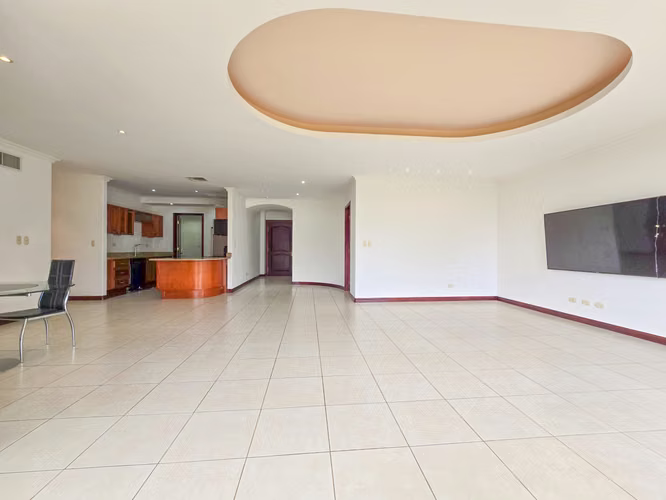 Apartamento de 219 m2 de 3 habit. + oficina y vista en San Rafael Escazú