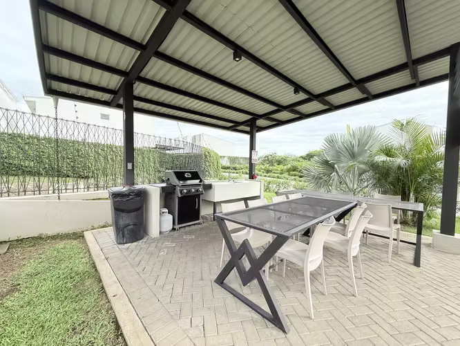 Alquiler casa c/ jardín,  2 parqueos techados, línea blanca, aire acondicionado - Imagen 19