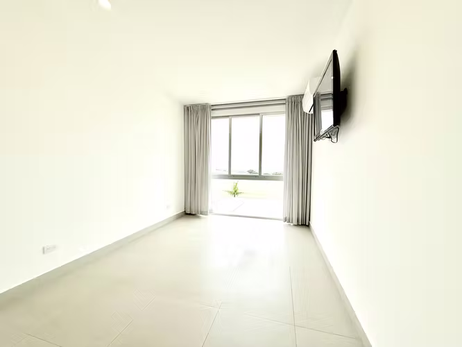 Alquiler casa c/ jardín,  2 parqueos techados, línea blanca, aire acondicionado - Imagen 11