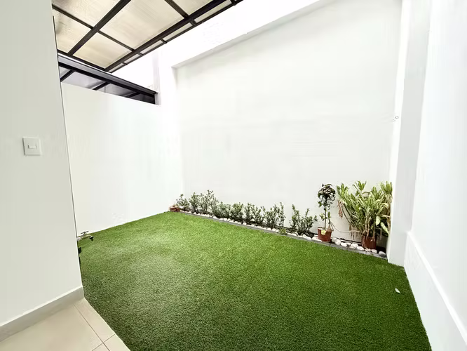 Alquiler casa c/ jardín,  2 parqueos techados, línea blanca, aire acondicionado - Imagen 17