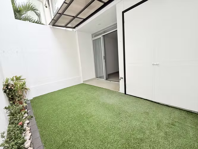 Alquiler casa c/ jardín,  2 parqueos techados, línea blanca, aire acondicionado - Imagen 16