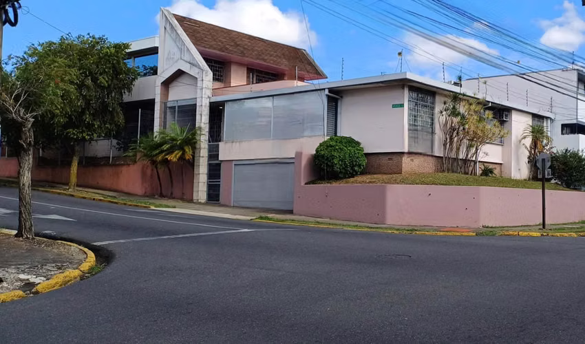Venta de Casa en Francisco Peralta, San José. 26-653 INVERSIÓN
