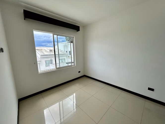 HERMOSA CASA EN VENTA DE 3 HABITACIONES | CONDOMINIO VISTA CATEDRAL, SANTO DOMINGO DE HEREDIA. - Imagen 14