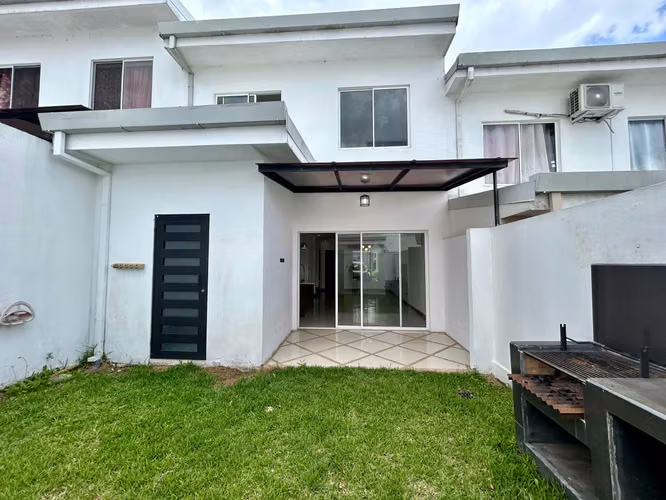 HERMOSA CASA EN VENTA DE 3 HABITACIONES | CONDOMINIO VISTA CATEDRAL, SANTO DOMINGO DE HEREDIA. - Imagen 8