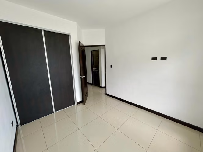 HERMOSA CASA EN VENTA DE 3 HABITACIONES | CONDOMINIO VISTA CATEDRAL, SANTO DOMINGO DE HEREDIA. - Imagen 15