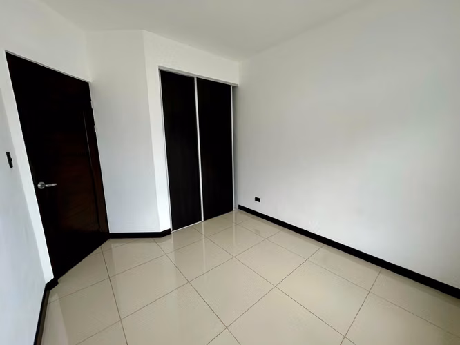 HERMOSA CASA EN VENTA DE 3 HABITACIONES | CONDOMINIO VISTA CATEDRAL, SANTO DOMINGO DE HEREDIA. - Imagen 18