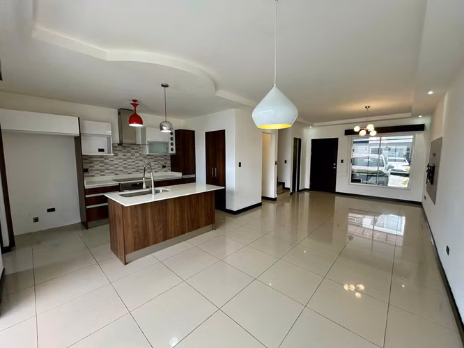 HERMOSA CASA EN VENTA DE 3 HABITACIONES | CONDOMINIO VISTA CATEDRAL, SANTO DOMINGO DE HEREDIA. - Imagen 6