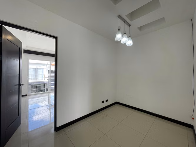 HERMOSA CASA EN VENTA DE 3 HABITACIONES | CONDOMINIO VISTA CATEDRAL, SANTO DOMINGO DE HEREDIA. - Imagen 10