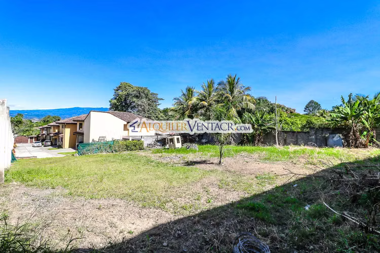 Lote plano de 1.162 m2 en Residencial privado en Santa Ana - Imagen 2