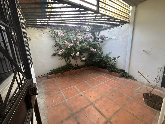 Venta de casa independiente de una sola Planta en Urbanización Bosques de Santa Ana. - Imagen 6