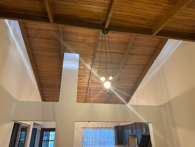 Venta de casa independiente de una sola Planta en Urbanización Bosques de Santa Ana. - Imagen 2