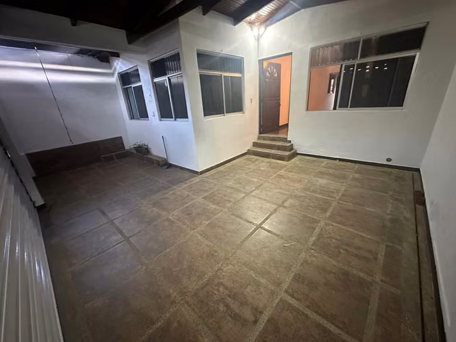 Venta de casa independiente de una sola Planta en Urbanización Bosques de Santa Ana. - Imagen 13