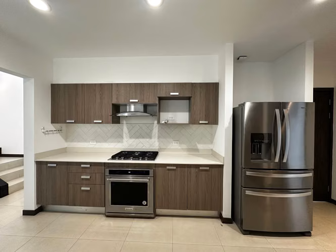 Casa en Alquiler con Línea Blanca en Condominio, Escazú - Imagen 3