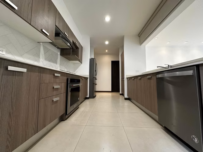 Casa en Alquiler con Línea Blanca en Condominio, Escazú - Imagen 2