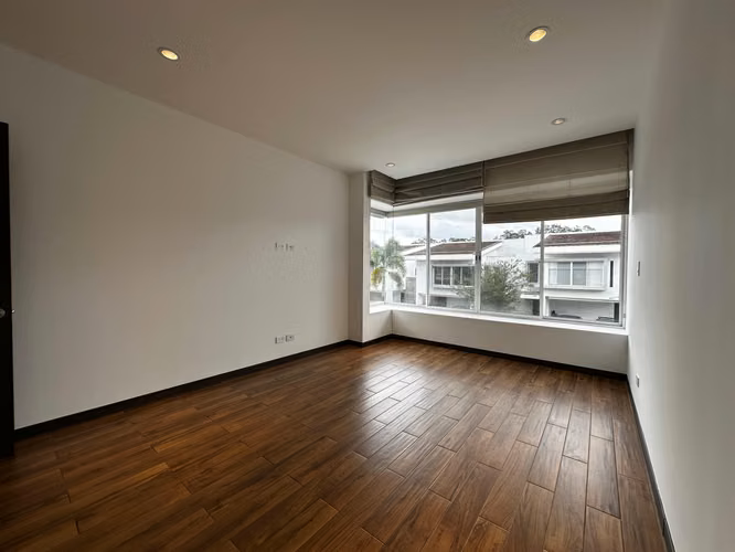 Casa en Alquiler con Línea Blanca en Condominio, Escazú - Imagen 12