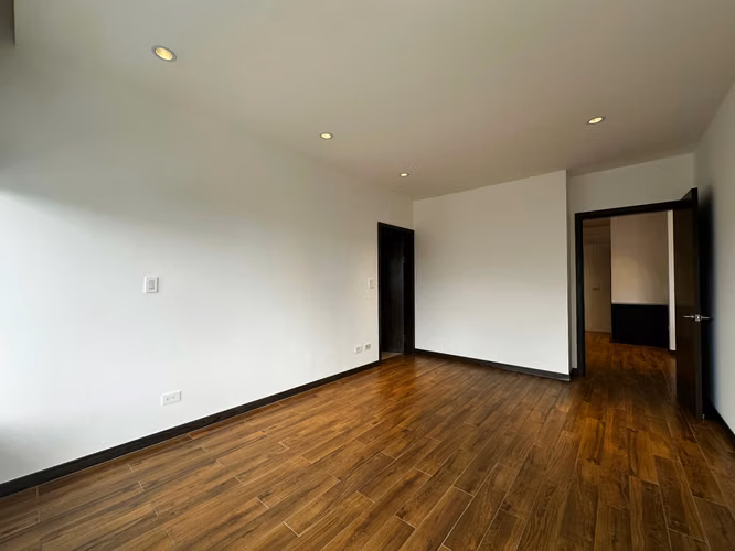 Casa en Alquiler con Línea Blanca en Condominio, Escazú - Imagen 11