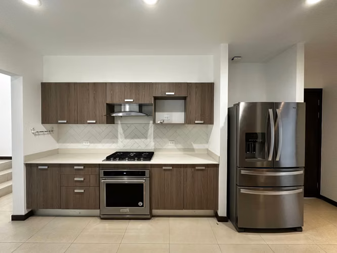 Casa en Alquiler con Línea Blanca en Condominio, Escazú - Imagen 5