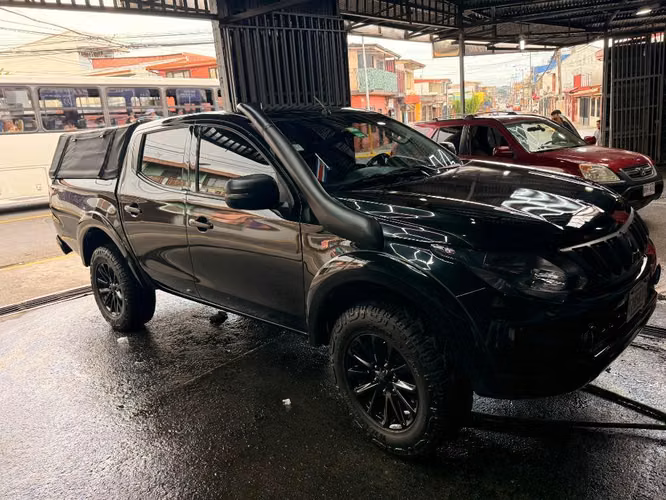 Mitsubishi L200 Triton 2016 Excelente Estado Full Extras - Imagen 4