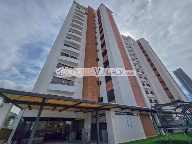 Office for Sale in Torres del Parque – Sabana Norte / 40 m² + A/C + 24/7 Security