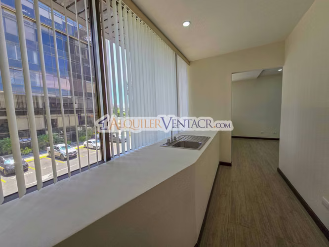 OFICINA DE 162 M2 EN TORRE OFICENTRO LA SABANA - Imagen 9
