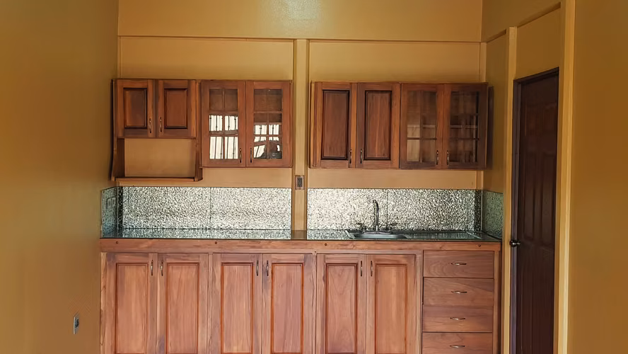 ALQUILO MODERNO APARTAMENTO EN MORAVIA