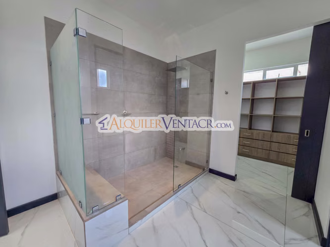 CONDO DE 305 M2 CON 546 M2 DE LOTE EN GUACHIPELIN ESCAZU - Imagen 12