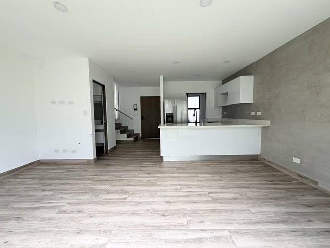 SE ALQUILA CASA BALI GUACHIPELIN CON LINEA BLANCA - Imagen 5
